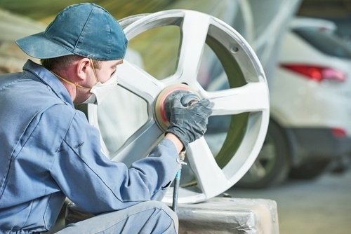 Felgen polieren lassen: professionelle Felgenpolitur in der Werkstatt