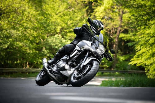 motorradreifen einfahren | Motorrad in der Kurve | reifen-vor-ort.de 