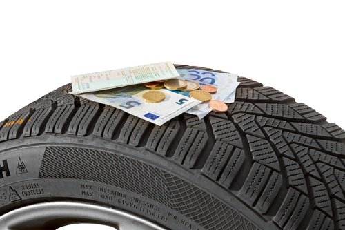 Welche Strafen und Bußgelder drohen bei falschen oder kaputten Reifen?
