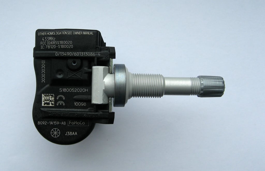 Ein RDKS-Sensor wie er in einem direkten Reifenkontrollsystem zum Einsatz kommt.