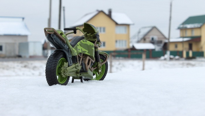 Motorrad im Schnee - Brauchen Motorräder Winterreifen?.jpg