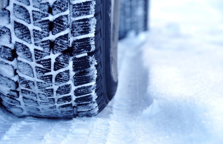 Was kosten Winterreifen – Preise für Reifen, Felgen und Montage im Überblick