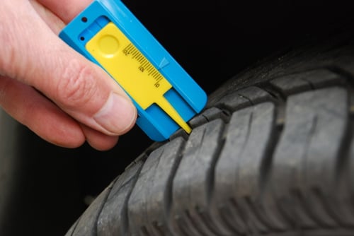 Reifenprofil messen - Profiltiefe ohne Messgerät bestimmen 