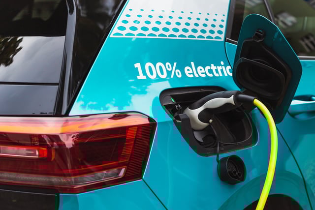 e-auto-akku-aufladen